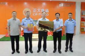 市文明辦、市市場監(jiān)管局聯(lián)合為我公司文明誠信經(jīng)營授牌